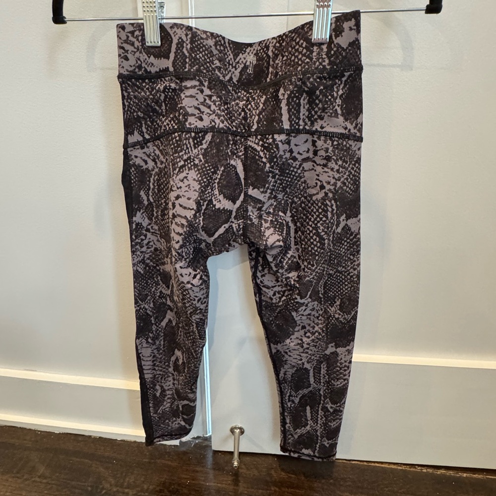 Human Performance Engineering Animal Print Capri … - image 5
